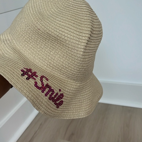 2 kids beach hats - Picture 2 of 4